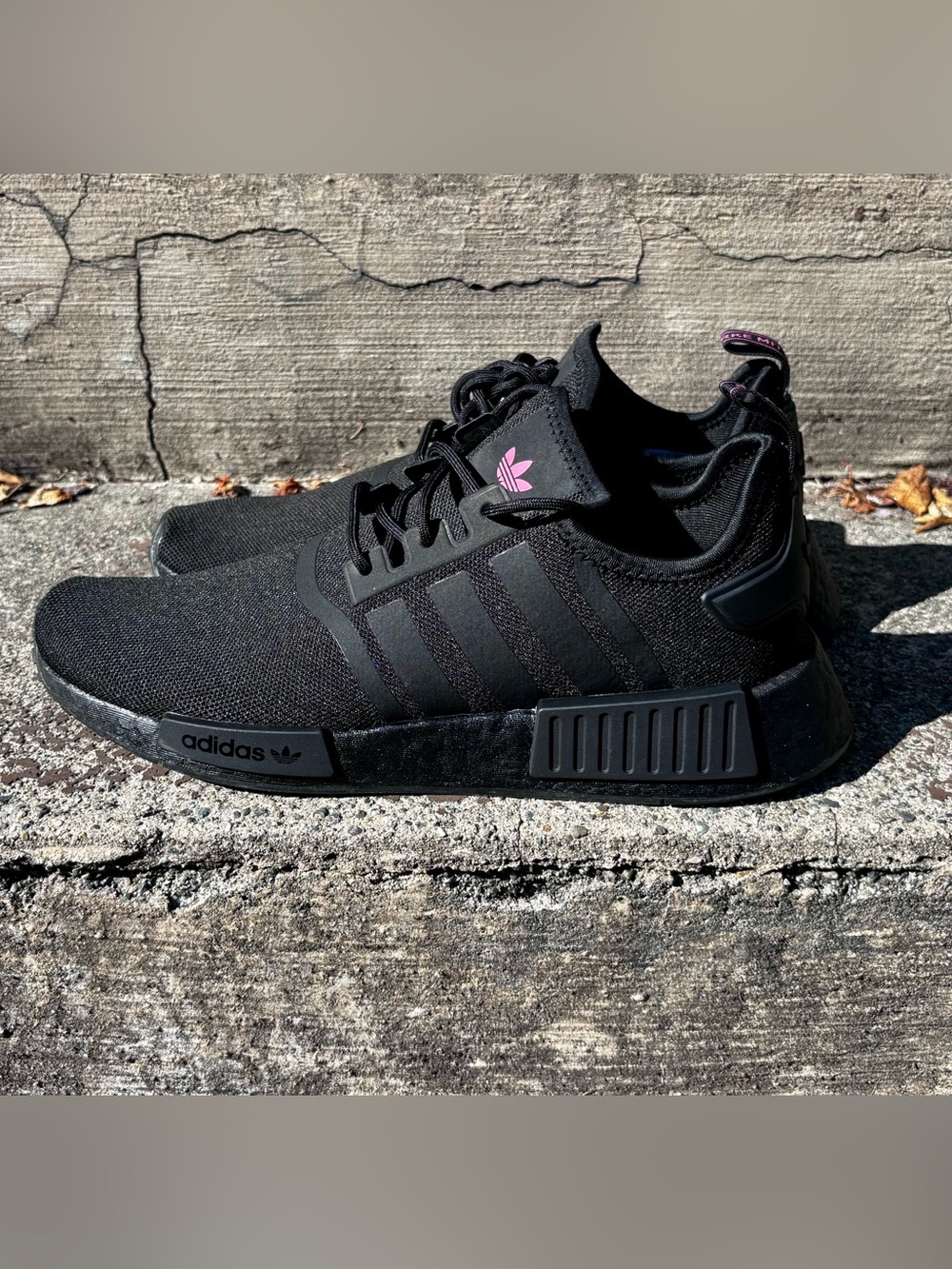 Adidas Women's NMD R1 Sneaker Shoe, Black/Pink, Women's size 10 US